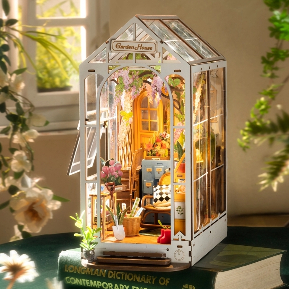 Miniature Garden House Diorama